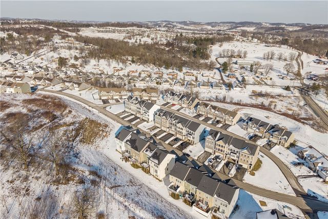 30 Hawthorne Dr, Chartiers, PA 15301