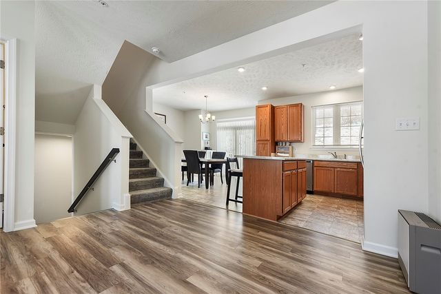 30 Hawthorne Dr, Chartiers, PA 15301