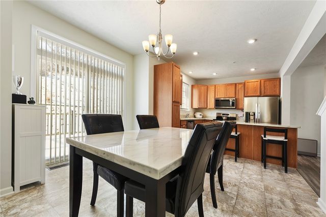 30 Hawthorne Dr, Chartiers, PA 15301