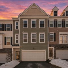 30 Hawthorne Dr, Chartiers, PA 15301