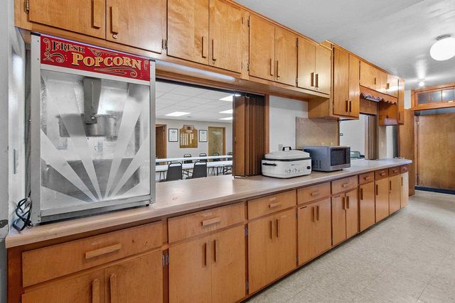 202 W LIEG AVENUE, Shawano, WI 54166