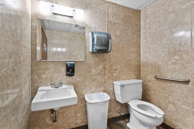 202 W LIEG AVENUE, Shawano, WI 54166