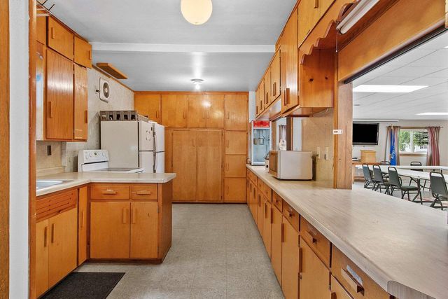 202 W LIEG AVENUE, Shawano, WI 54166