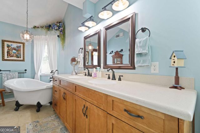 10 Pinetree Road, Midway, GA 31320