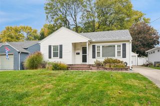 3905 Clinton Avenue, Des Moines, IA 50310