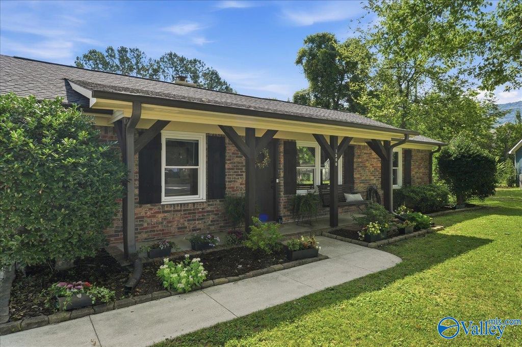 1500 Old Albany Circle SE, Huntsville, AL 35803