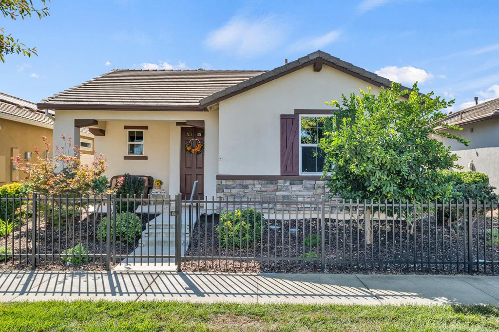 3948 Hovnanian Dr, Sacramento, CA 95834