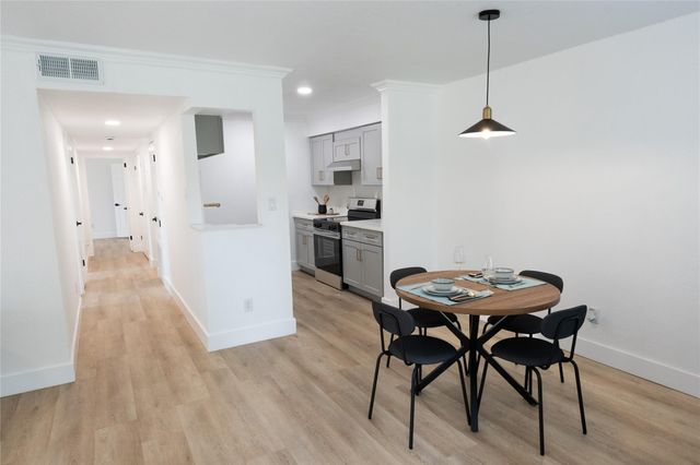 12054 Mighty Oak Drive A, Houston, TX 77066