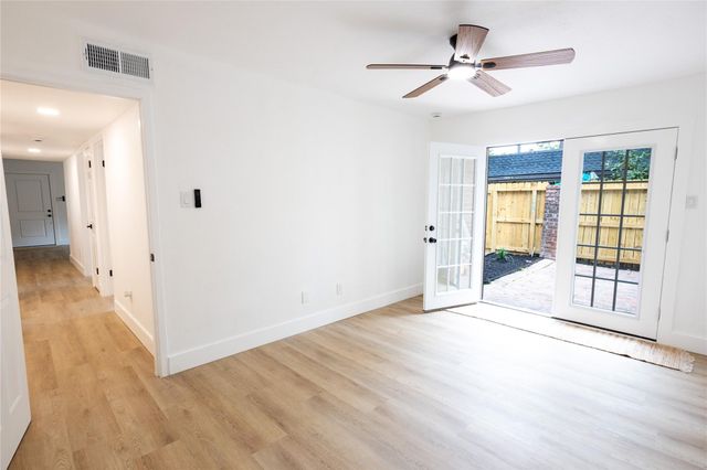 12054 Mighty Oak Drive A, Houston, TX 77066
