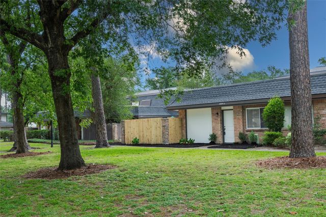 12054 Mighty Oak Drive A, Houston, TX 77066