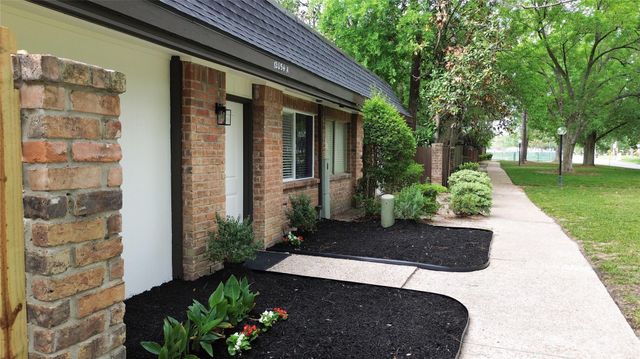 12054 Mighty Oak Drive A, Houston, TX 77066