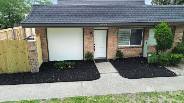 12054 Mighty Oak Drive A, Houston, TX 77066