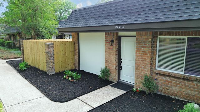 12054 Mighty Oak Drive A, Houston, TX 77066