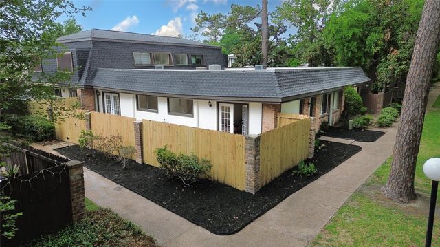 12054 Mighty Oak Drive A, Houston, TX 77066