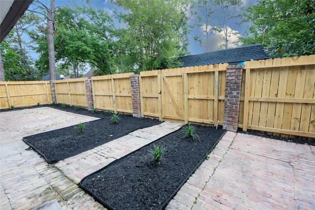 12054 Mighty Oak Drive A, Houston, TX 77066