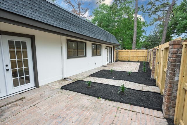12054 Mighty Oak Drive A, Houston, TX 77066