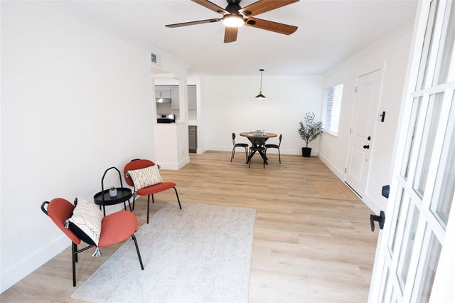 12054 Mighty Oak Drive A, Houston, TX 77066