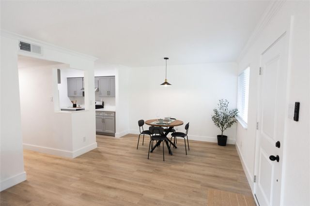 12054 Mighty Oak Drive A, Houston, TX 77066