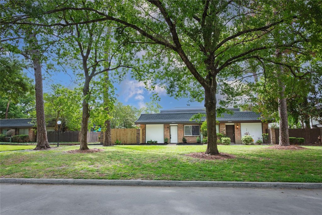 12054 Mighty Oak Drive A, Houston, TX 77066