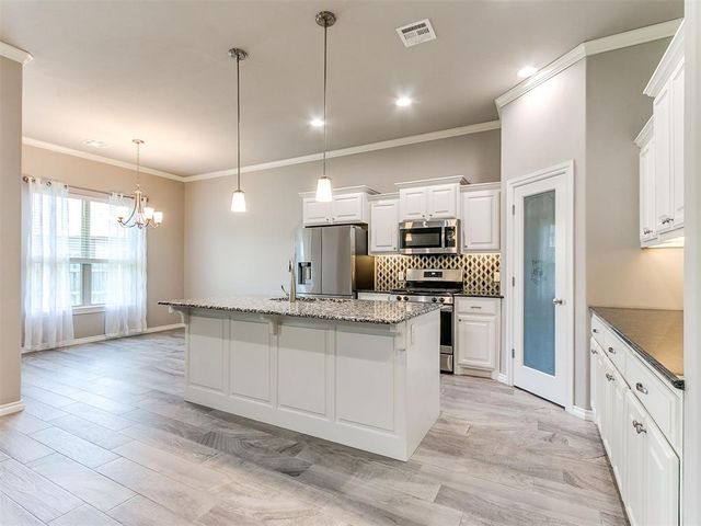 1833 W Trout Way, Mustang, OK 73064