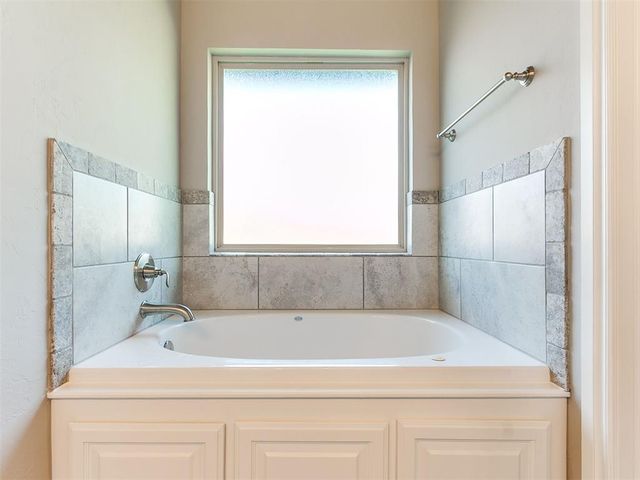 1833 W Trout Way, Mustang, OK 73064