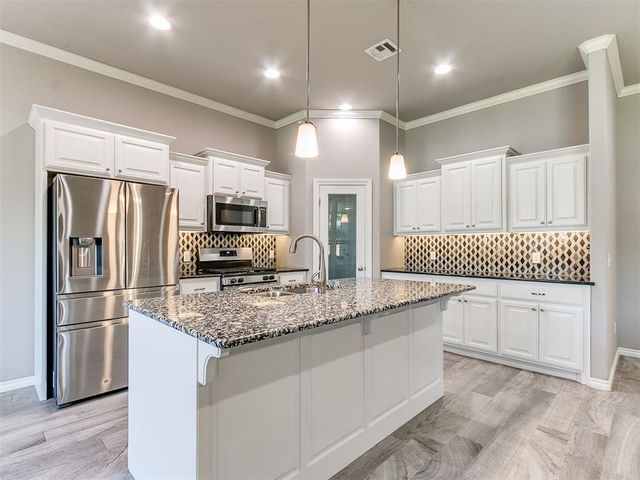 1833 W Trout Way, Mustang, OK 73064