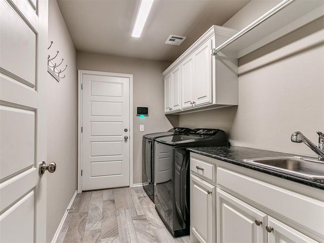 1833 W Trout Way, Mustang, OK 73064