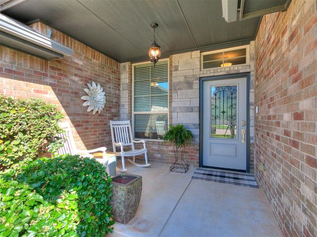 1833 W Trout Way, Mustang, OK 73064