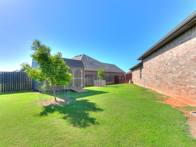 1833 W Trout Way, Mustang, OK 73064