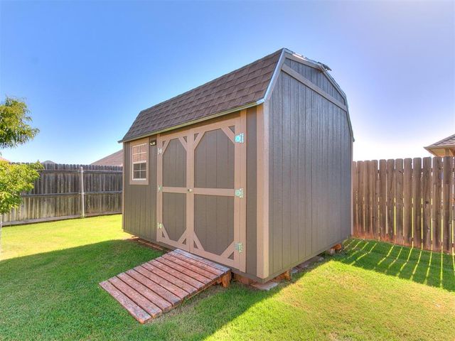1833 W Trout Way, Mustang, OK 73064