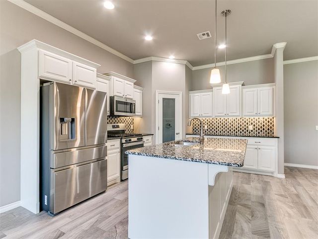 1833 W Trout Way, Mustang, OK 73064