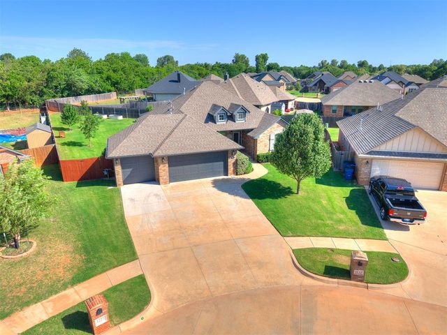 1833 W Trout Way, Mustang, OK 73064
