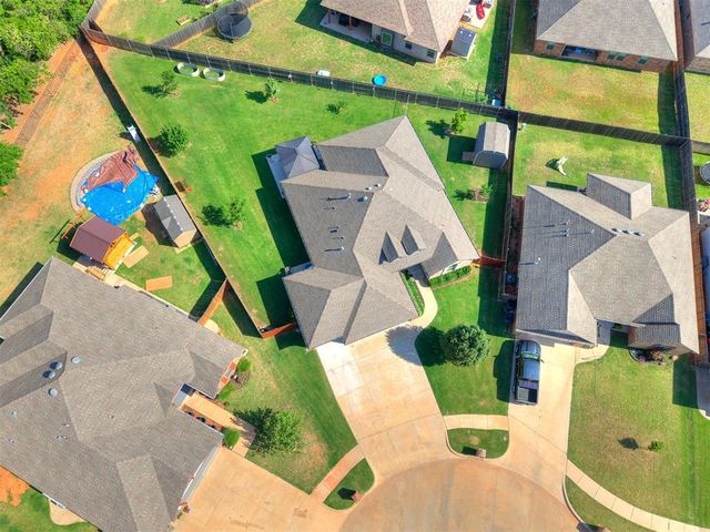 1833 W Trout Way, Mustang, OK 73064