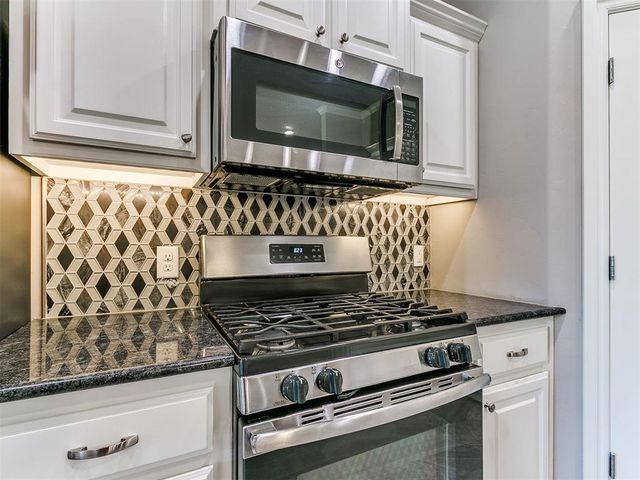 1833 W Trout Way, Mustang, OK 73064