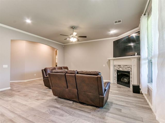 1833 W Trout Way, Mustang, OK 73064