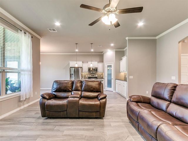 1833 W Trout Way, Mustang, OK 73064