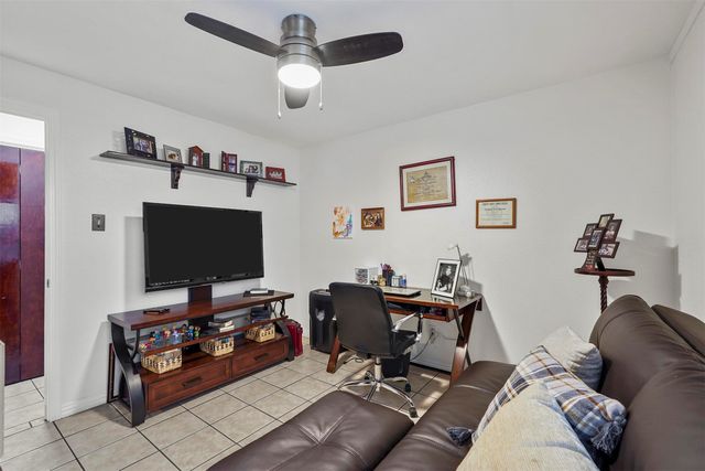 2833 Gordon Avenue, Fort Worth, TX 76110