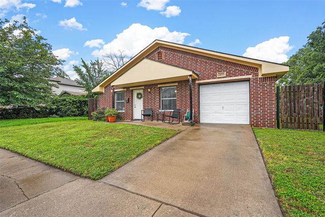 2833 Gordon Avenue, Fort Worth, TX 76110