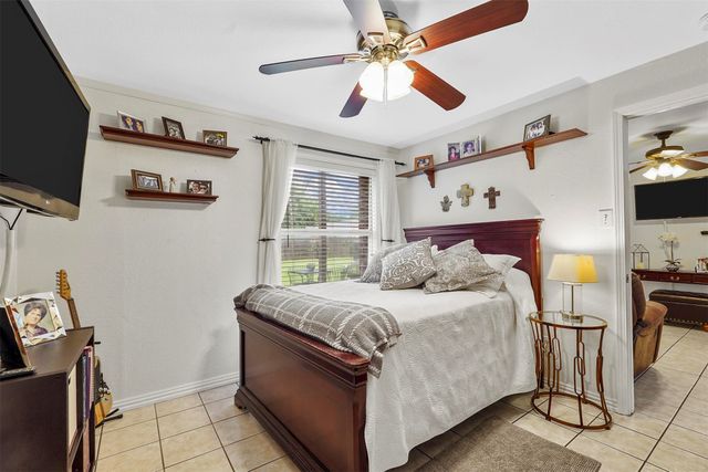 2833 Gordon Avenue, Fort Worth, TX 76110