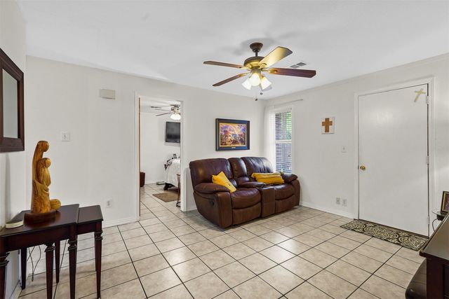 2833 Gordon Avenue, Fort Worth, TX 76110