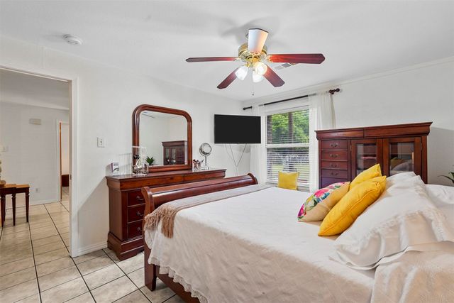 2833 Gordon Avenue, Fort Worth, TX 76110