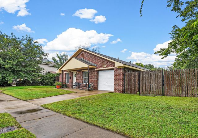 2833 Gordon Avenue, Fort Worth, TX 76110