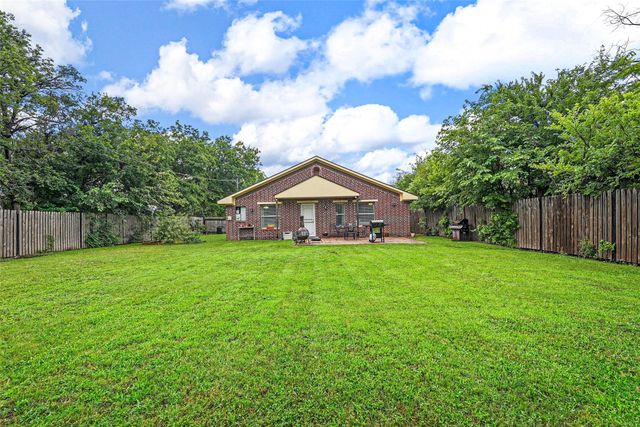 2833 Gordon Avenue, Fort Worth, TX 76110