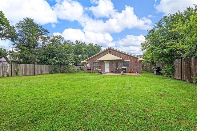 2833 Gordon Avenue, Fort Worth, TX 76110