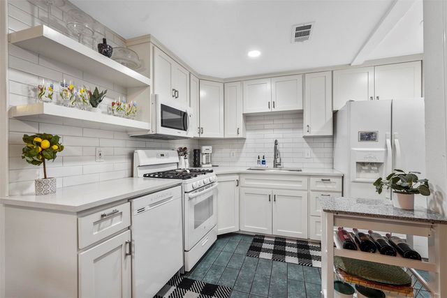 2833 Gordon Avenue, Fort Worth, TX 76110