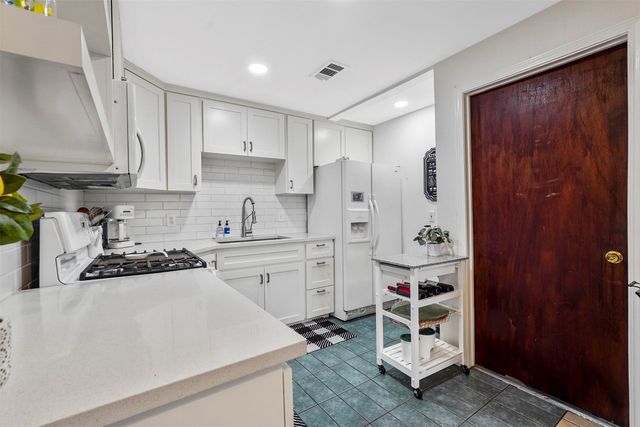 2833 Gordon Avenue, Fort Worth, TX 76110
