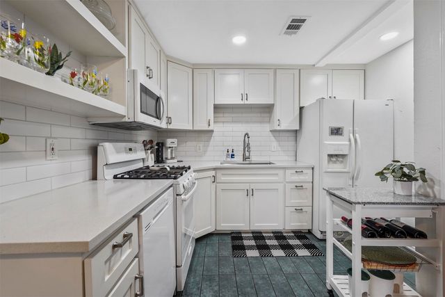 2833 Gordon Avenue, Fort Worth, TX 76110