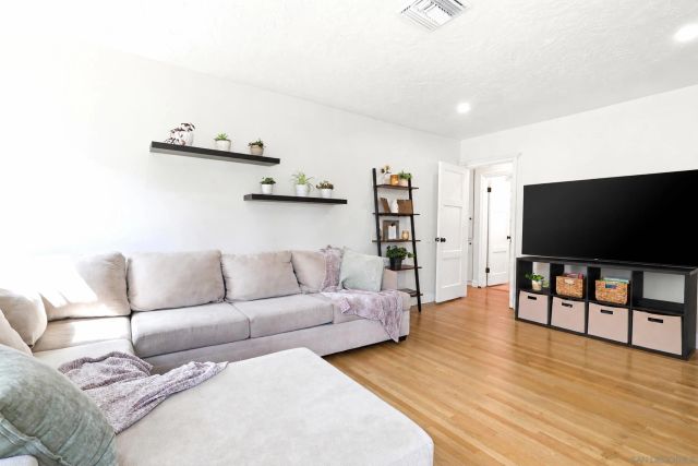 760 E J, Ontario, CA 91764