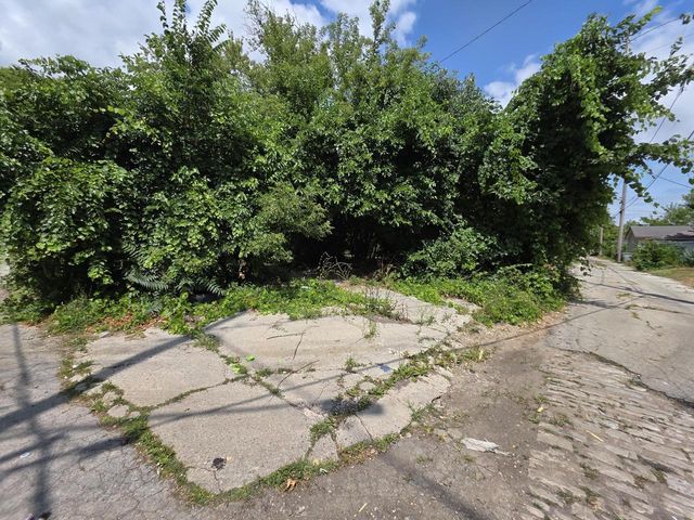 2618 N 17th STREET, Milwaukee, WI 53206