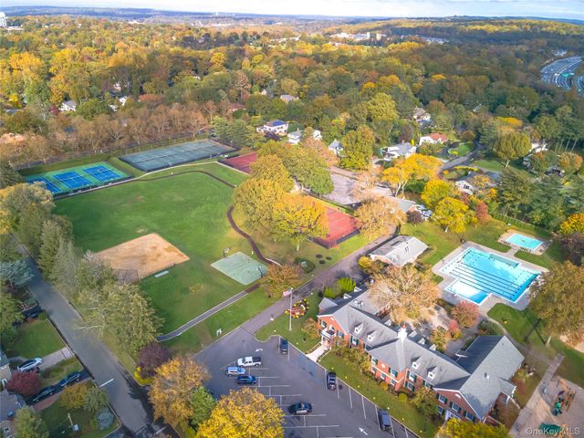 20 OLD FARM Road, Great Neck, NY 11020